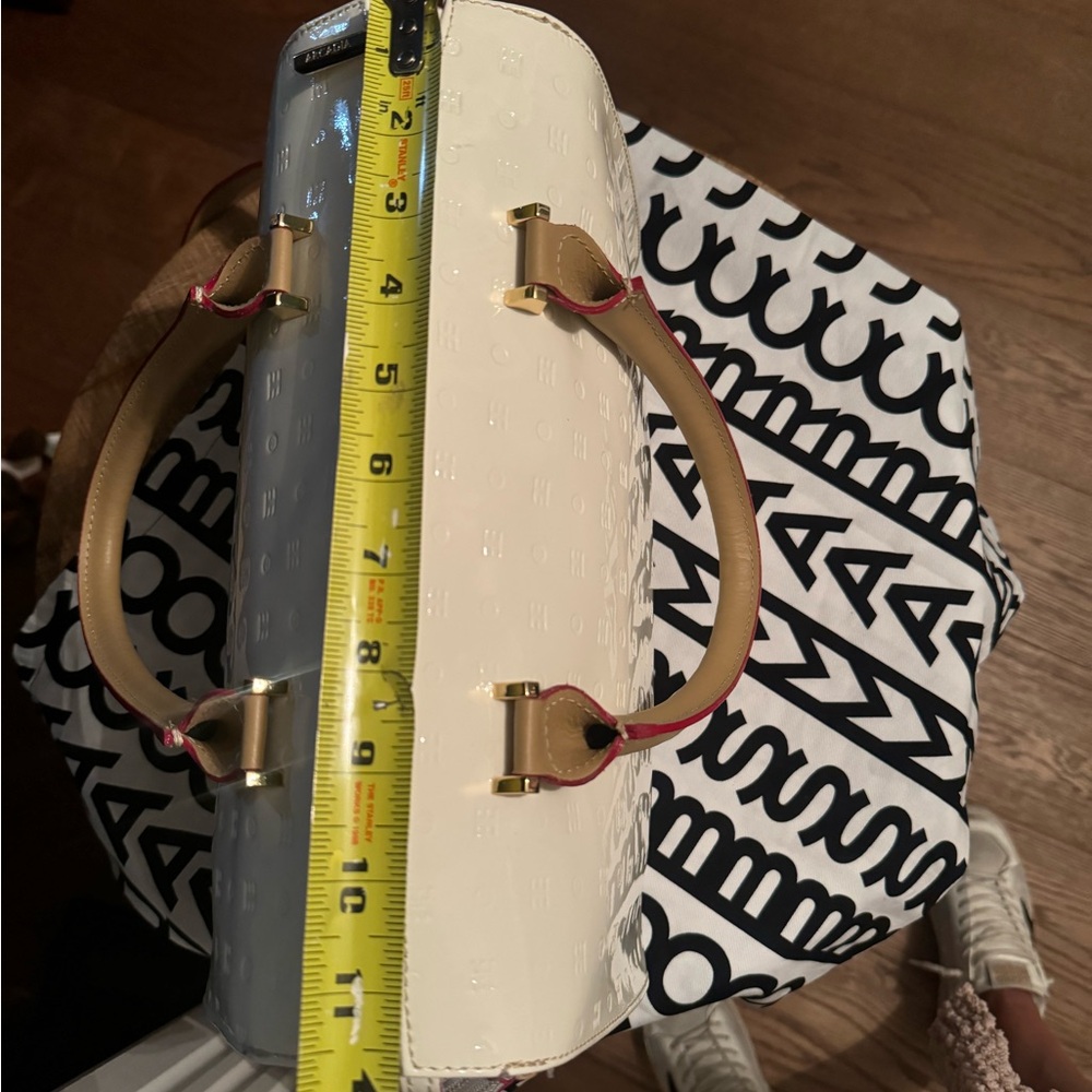 Cream Arcadia. Carried for 1 week. Has cross body strap. - Picture 11 of 16